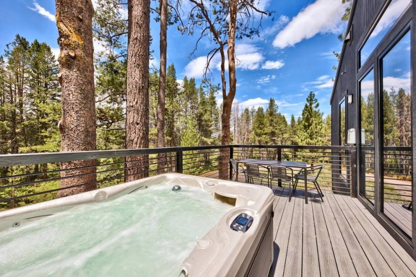 hot tub on deck of Lake Tahoe rental