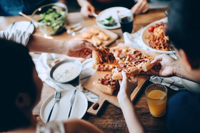 Friends eating pizza